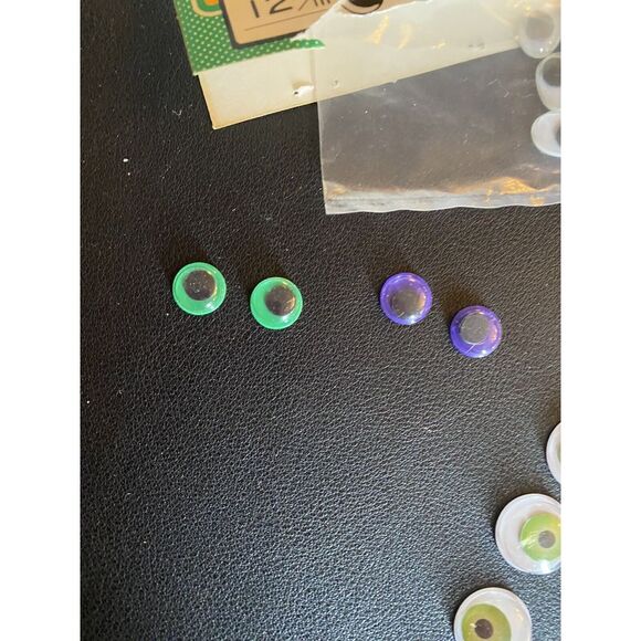 Googly Eyes for Crafts All Colors Round Plastic Wiggle Eyes with Self Sticking - Picture 7 of 10